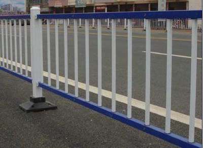 道路護(hù)欄 守護(hù)交通安全的重要設(shè)施