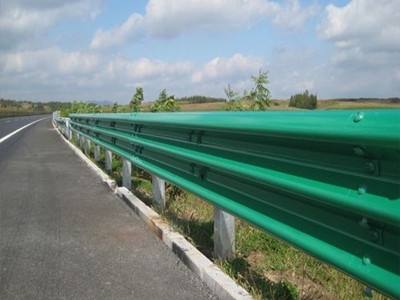 交通安全設(shè)備與道路設(shè)施 保障出行安全的基石